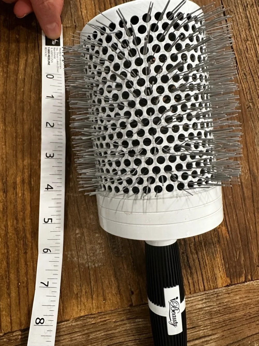 White and Black Vent Round Hair Brush